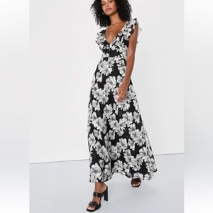 NEW WITH TAGS Lulu’s black floral dress